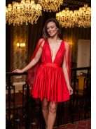 Scarlett - špeciálne mini šaty s prekríženou látkou na chrbte, v červenej farbe z elastického materiálu so štrasovým tylom