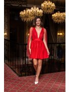 Scarlett - špeciálne mini šaty s prekríženou látkou na chrbte, v červenej farbe z elastického materiálu so štrasovým tylom