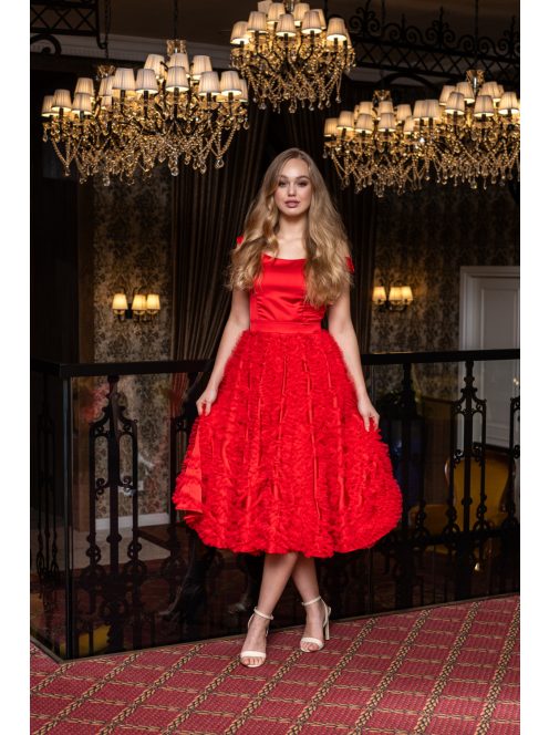 Frida - saténové midi šaty s padavými ramenami a tylovou aplikáciou na sukni, v červenej farbe