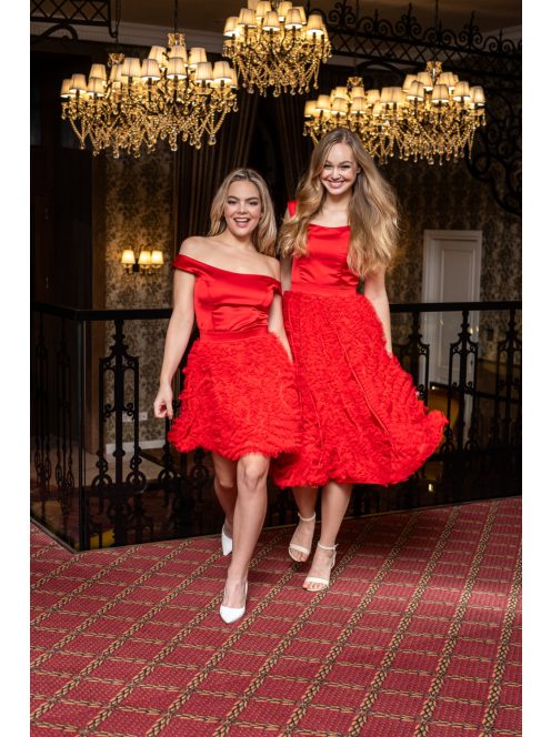 Frida - saténové midi šaty s padavými ramenami a tylovou aplikáciou na sukni, v červenej farbe