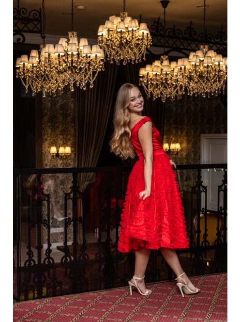 Frida - saténové midi šaty s padavými ramenami a tylovou aplikáciou na sukni, v červenej farbe