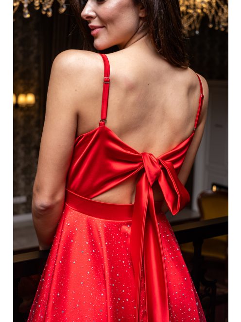 Dália - červené mini šaty so zaväzovaním na chrbte, z tylového materiálu, štrasovou aplikáciou