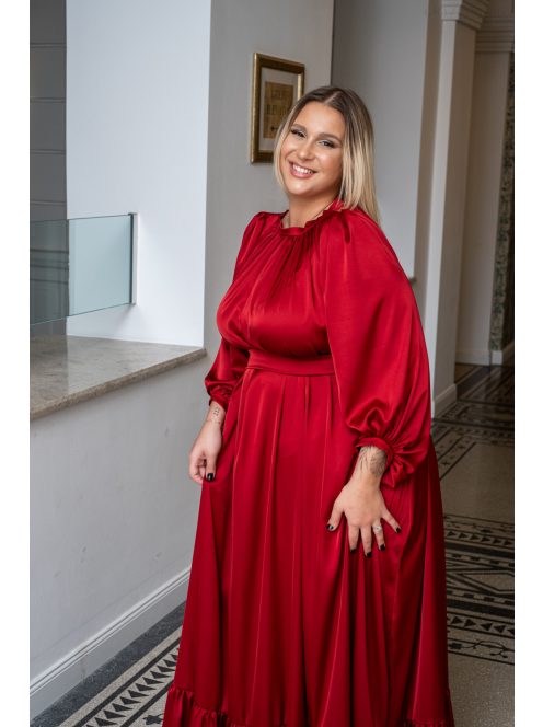 Clarissa - maxi šaty s dlhým rukávom a volánovým spodkom, z light saténového materiálu vo višňovo-červenej farbe