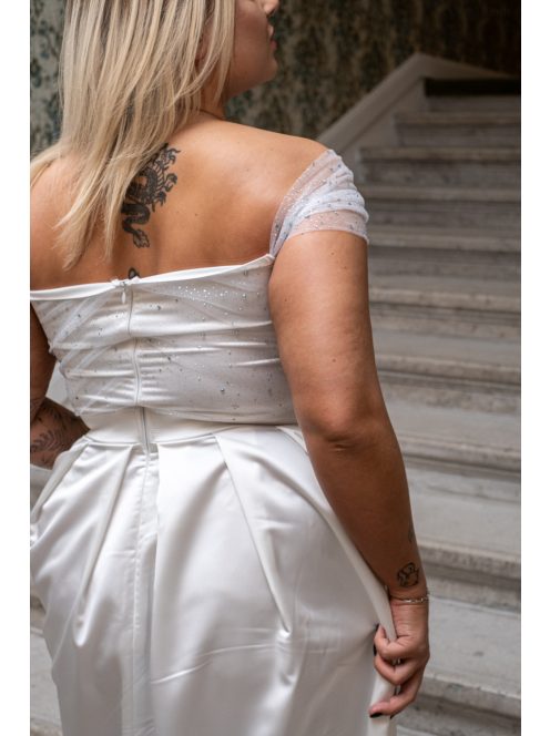Inez - romantické, biele saténové maxi šaty s nariaseným topom a trblietavým tylom