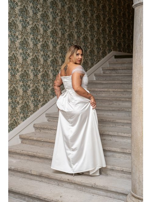Inez - romantické, biele saténové maxi šaty s nariaseným topom a trblietavým tylom