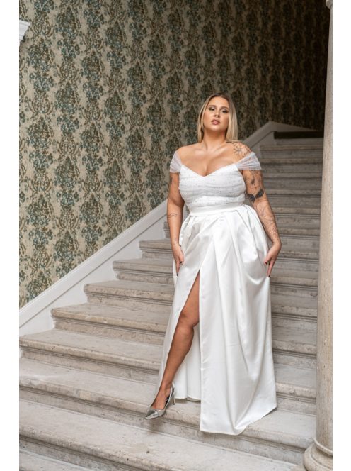 Inez - romantické, biele saténové maxi šaty s nariaseným topom a trblietavým tylom