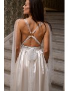 Scarlett - špeciálne maxi šaty s prekríženou látkou na chrbte, z bieleho saténového materiálu, s trblietavým tylom