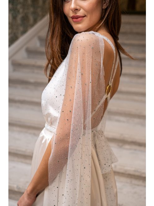 Scarlett - špeciálne maxi šaty s prekríženou látkou na chrbte, z bieleho saténového materiálu, s trblietavým tylom