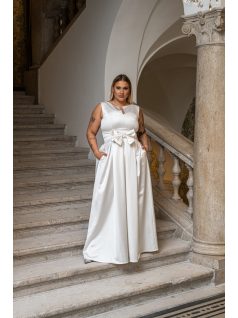   Manka - bezrukávové, saténové maxi šaty, zdobené mašľou v páse, v bielej farbe