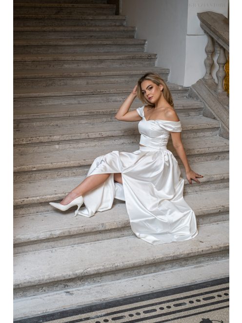 Rebeka - nariasená maxi sukňa z bieleho, saténového materiálu