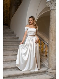   Rebeka - nariasená maxi sukňa z bieleho, saténového materiálu