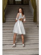 Andrea - biele mini šaty s pufovanými rukávmi a špeciálnym strihom na chrbte, zo saténového materiálu s kamienkovým tylom