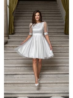   Andrea - biele mini šaty s pufovanými rukávmi a špeciálnym strihom na chrbte, zo saténového materiálu s kamienkovým tylom