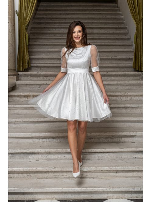 Andrea - biele mini šaty s pufovanými rukávmi a špeciálnym strihom na chrbte, zo saténového materiálu s kamienkovým tylom