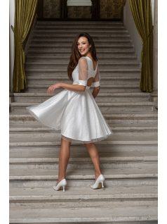   Andrea - biele mini šaty s pufovanými rukávmi a špeciálnym strihom na chrbte, zo saténového materiálu s kamienkovým tylom