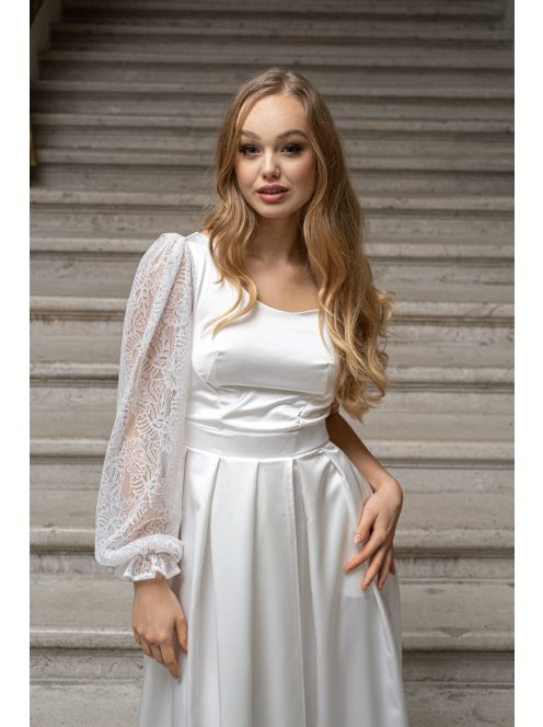 Nicole - asymetrické, saténové maxi šaty s čipkovaným rukávom, v bielej farbe