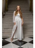 Nicole - asymetrické, saténové maxi šaty s čipkovaným rukávom, v bielej farbe