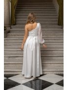 Nicole - asymetrické, saténové maxi šaty s čipkovaným rukávom, v bielej farbe