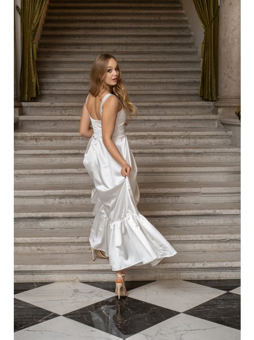 Evelin - saténové maxi šaty s volánovým lemom a  hrubými ramienkami, v bielej farbe
