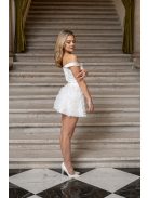 Frida - saténové mini šaty s padavými ramenami a tylovou aplikáciou na sukni, v bielej farbe