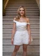 Frida - saténové mini šaty s padavými ramenami a tylovou aplikáciou na sukni, v bielej farbe