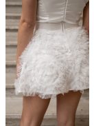 Frida - saténové mini šaty s padavými ramenami a tylovou aplikáciou na sukni, v bielej farbe