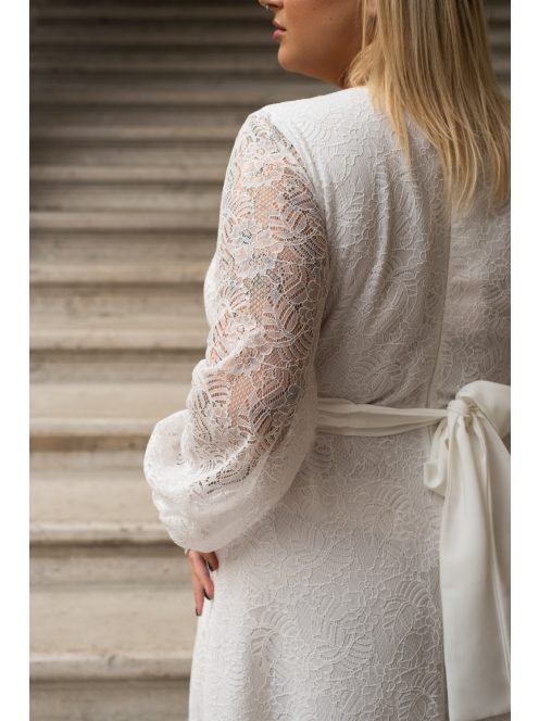 Daisy - zavinovacie, mušelínové maxi šaty s dlhým rukávom a čipkou, v bielej farbe