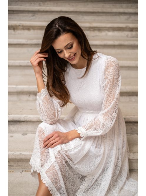 Csinszka - čipkované midi šaty s dlhým rukávom, v bielej farbe