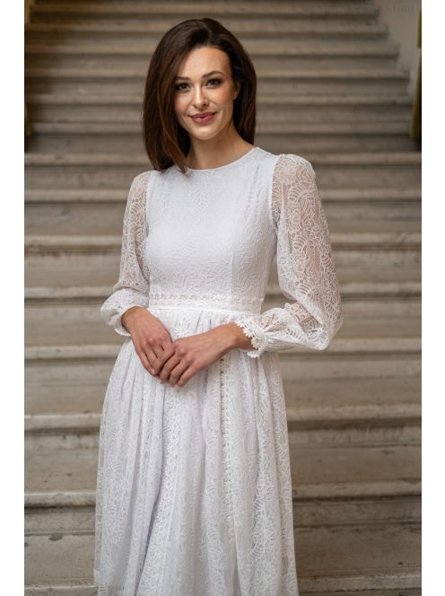 Csinszka - čipkované midi šaty s dlhým rukávom, v bielej farbe