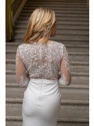 Léna - maxi šaty s dlhým rukávom, matným čipkovaným topom a hlbokým výstrihom do V, úzkou sukňou, v bielej farbe.