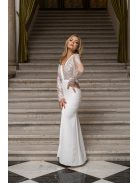 Léna - maxi šaty s dlhým rukávom, matným čipkovaným topom a hlbokým výstrihom do V, úzkou sukňou, v bielej farbe.