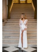 Léna - maxi šaty s dlhým rukávom, matným čipkovaným topom a hlbokým výstrihom do V, úzkou sukňou, v bielej farbe.