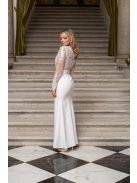 Léna - maxi šaty s dlhým rukávom, matným čipkovaným topom a hlbokým výstrihom do V, úzkou sukňou, v bielej farbe.