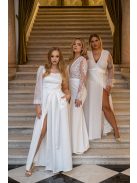 Léna - maxi šaty s dlhým rukávom, matným čipkovaným topom a hlbokým výstrihom do V, úzkou sukňou, v bielej farbe.