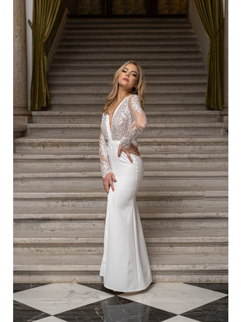 Léna - maxi šaty s dlhým rukávom, matným čipkovaným topom a hlbokým výstrihom do V, úzkou sukňou, v bielej farbe.