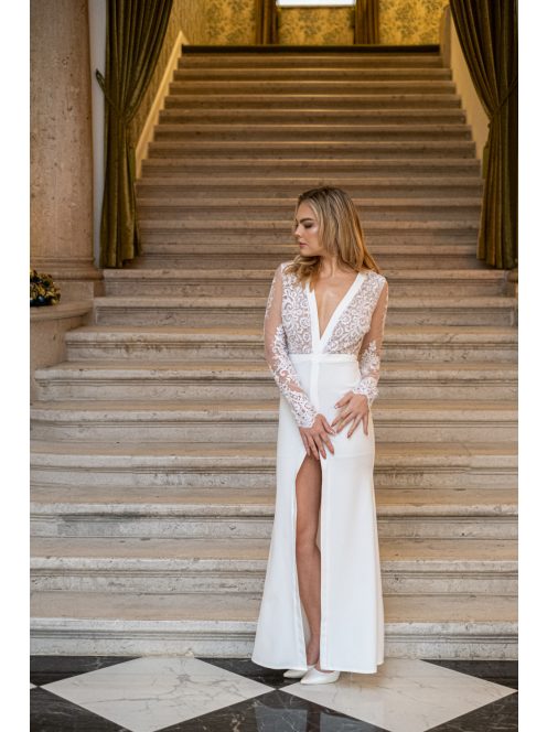 Léna - maxi šaty s dlhým rukávom, matným čipkovaným topom a hlbokým výstrihom do V, úzkou sukňou, v bielej farbe.