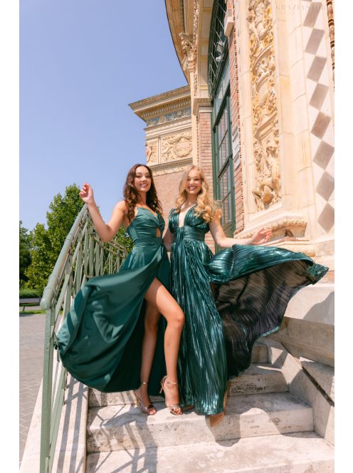 Johanna – sötétzöld pliszírozott alkalmi ruha mély dekoltázzsal