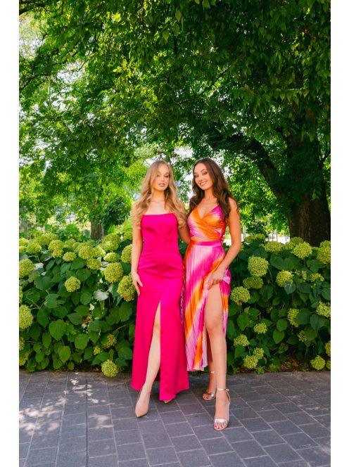 Marilyn – pántnélküli szatén maxi ruha magenta színben, sliccelt szoknyával