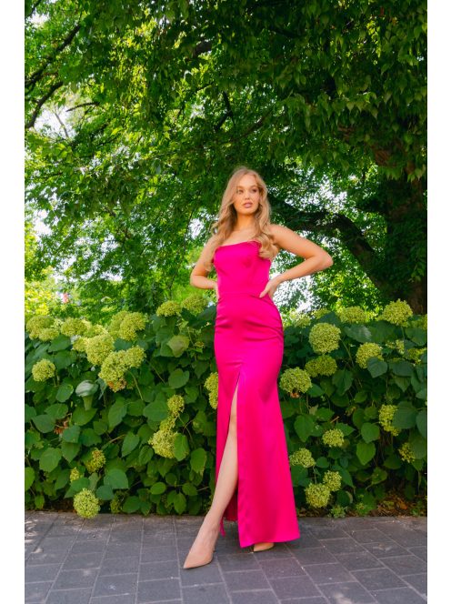 Marilyn – pántnélküli szatén maxi ruha magenta színben, sliccelt szoknyával