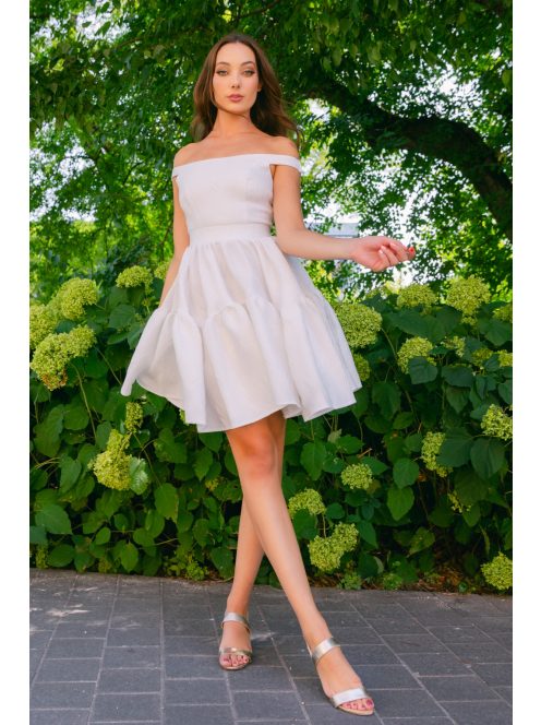 Fridra - fehér jacquard mini ruha ejtett vállakkal és rakott szoknyával