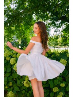   Fridra - fehér jacquard mini ruha ejtett vállakkal és rakott szoknyával