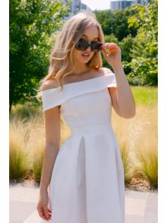   Boundless - fehér jacquard maxi ruha ejtett vállakkal és aszimmetrikus szoknyával