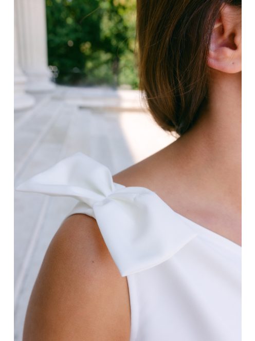 Linda - fehér színű féloldalas matt anyagú maxi ruha masnival