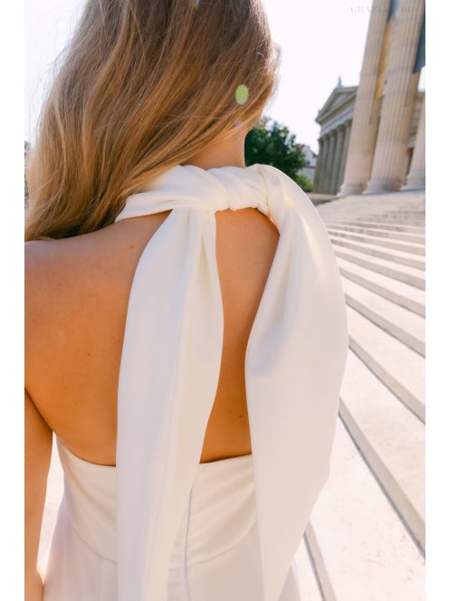 Lia - fehér színű matt anyagú maxi ruha keresztezett felsőrésszel és nyakban megkötős pánttal