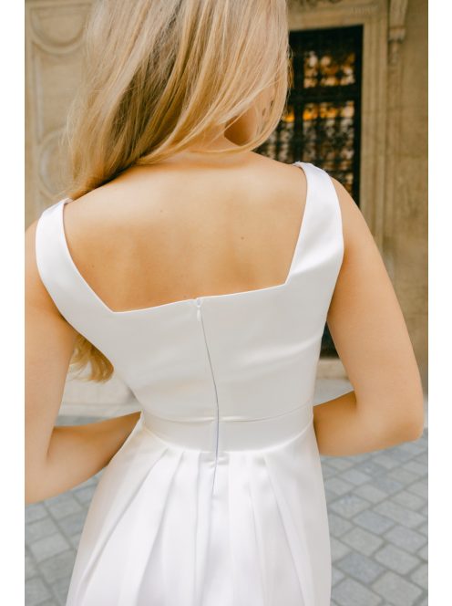 Maya – fehér light szatén maxi ruha átlapolt rakott szoknyával