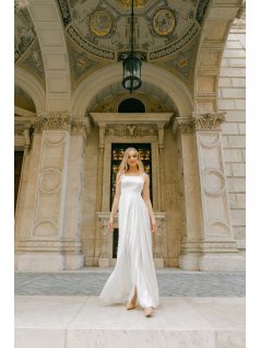   Maya – fehér light szatén maxi ruha átlapolt rakott szoknyával