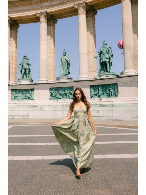 Zenina - anyagában mintás jacquard maxi ruha halványzöld színben