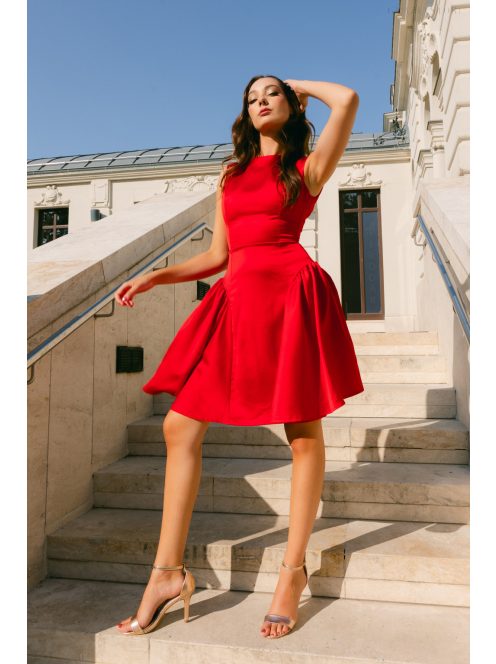 Niko – saténové mini šaty s priliehavým pásom v červenej farbe