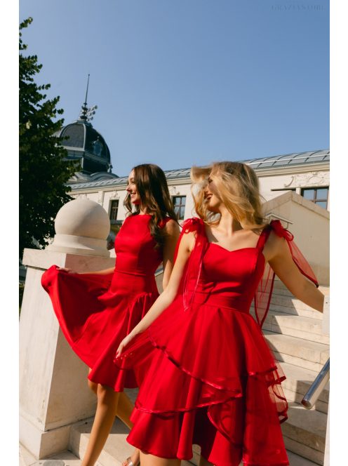 Niko – saténové mini šaty s priliehavým pásom v červenej farbe