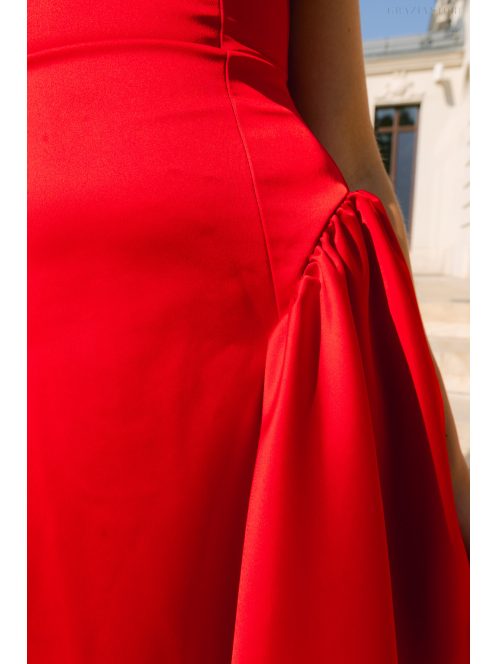 Niko – saténové mini šaty s priliehavým pásom v červenej farbe